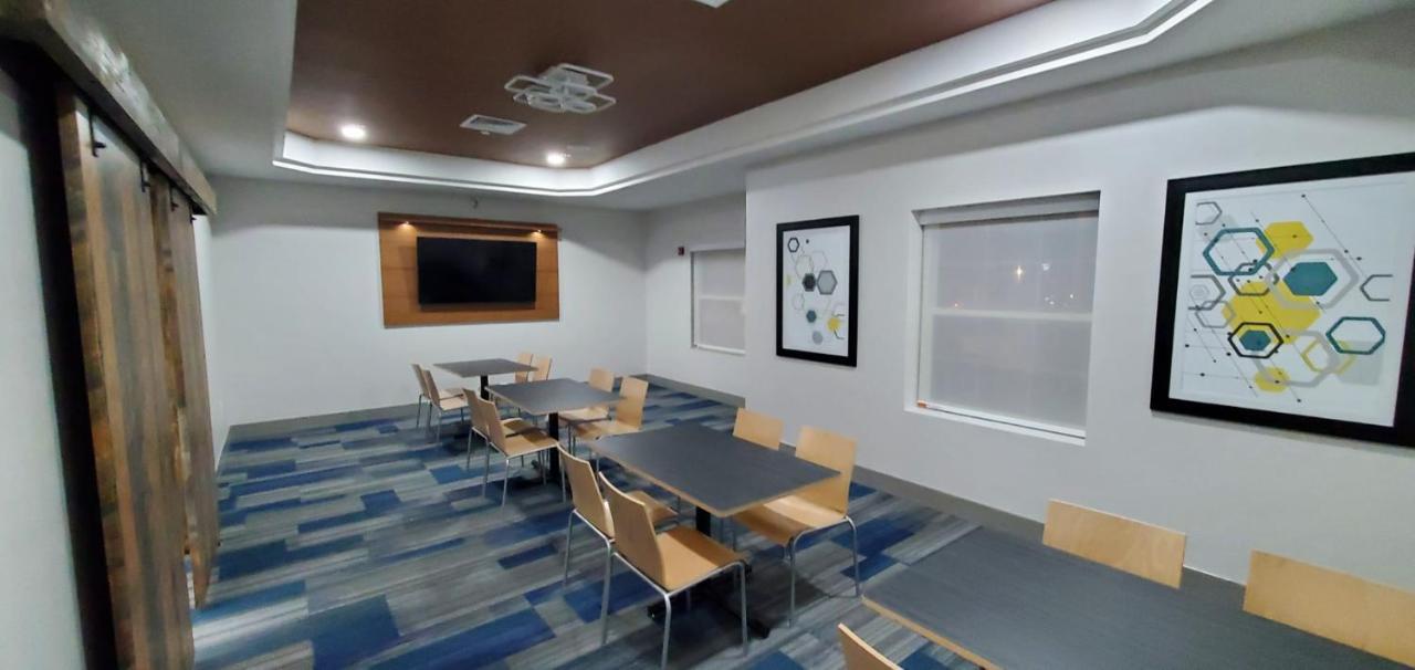 威廉斯堡智选假日酒店及套房 外观 照片