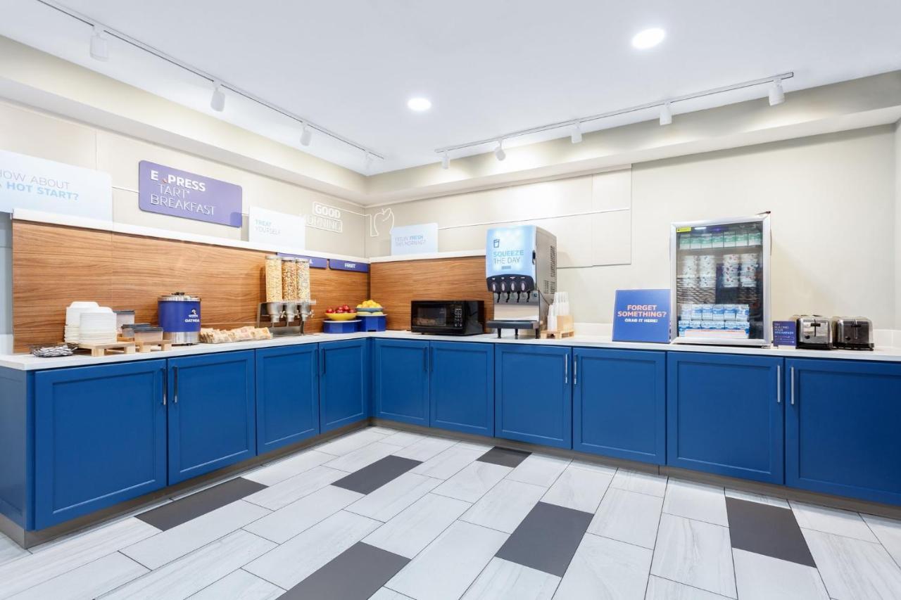 威廉斯堡智选假日酒店及套房 外观 照片